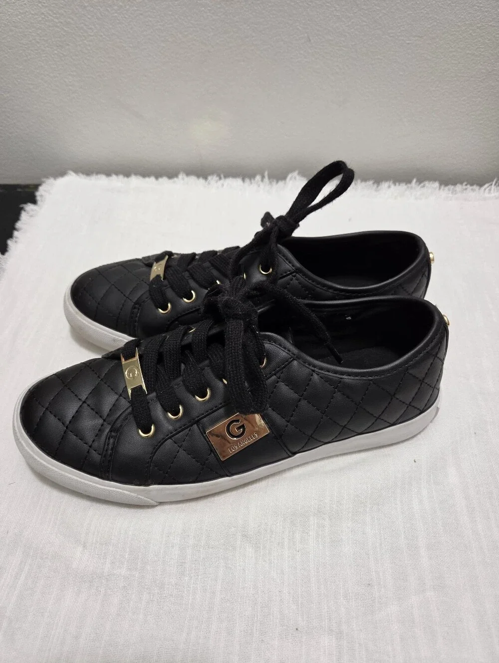 G by Guess Black Quilted Low Top Sneakers Gold Logo Lace Up Shoe Womens Size 7.5